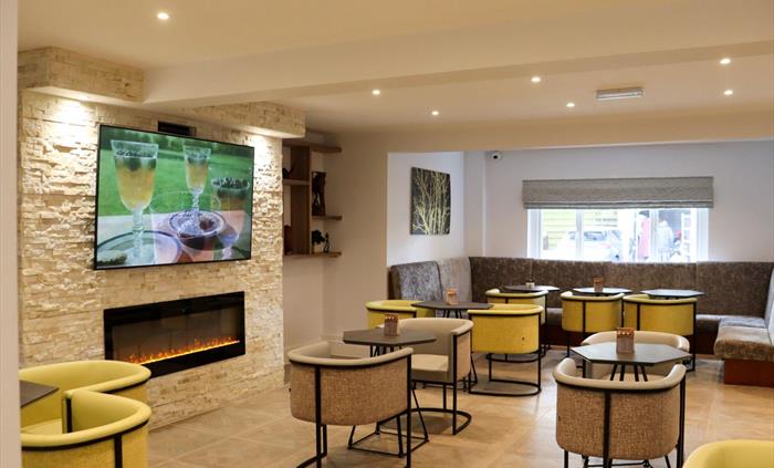 Ewennys Bar & Grill